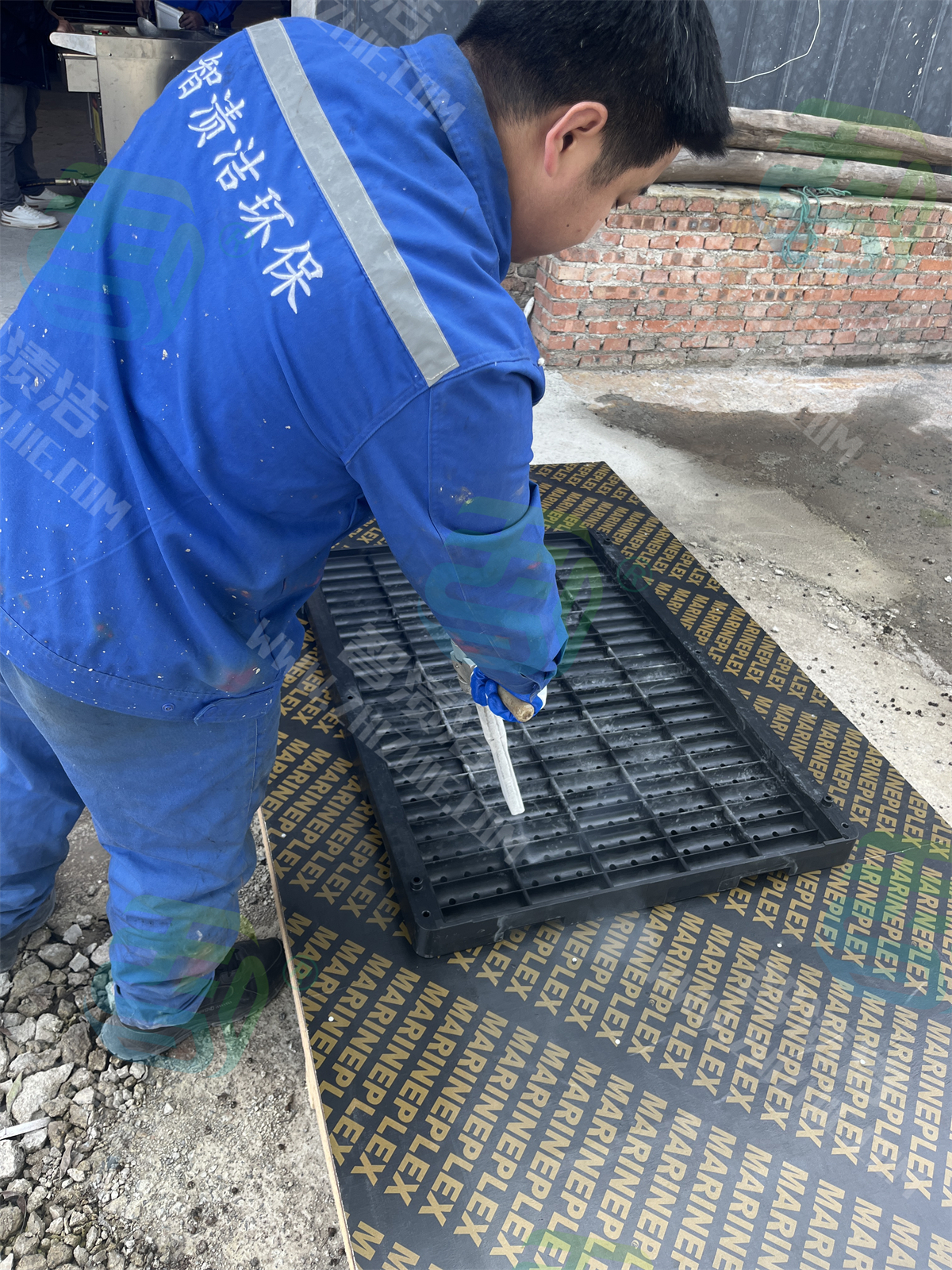 智渍洁：干冰清洗技术助力模具厂托盘清洗